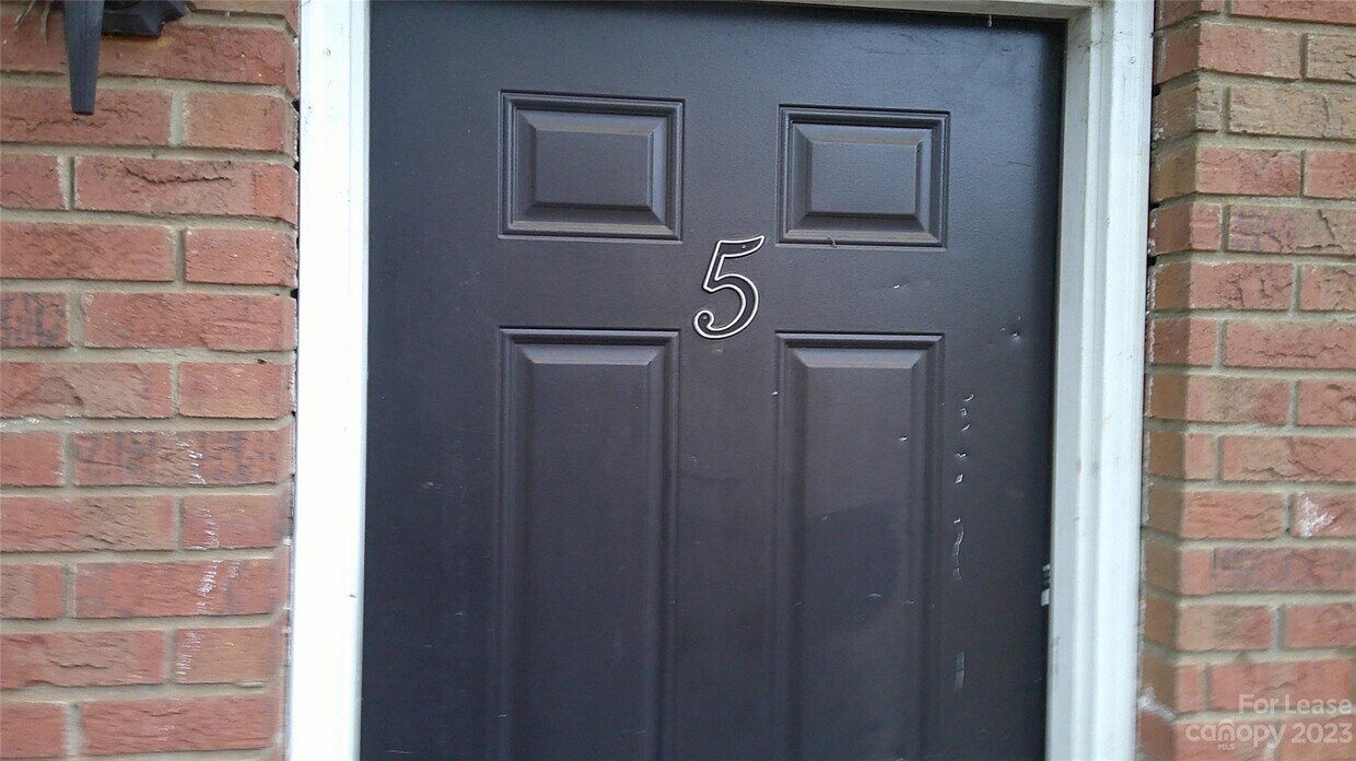 Primary Photo - 405 17th Ave NW