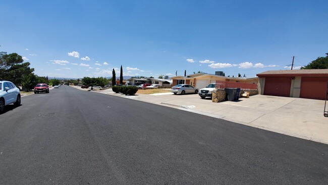 Foto del edificio - 10457 Tomwood Ave