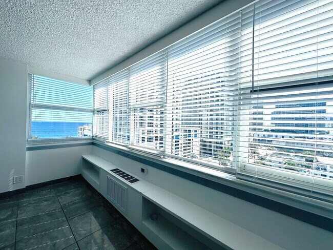 Foto del edificio - 1 Bedroom 1 Bath Ocean View Condo - Steps from Fort Lauderdale Beach!