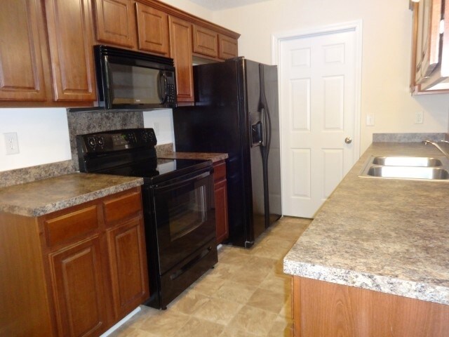 Building Photo - 228 Trickle Dr