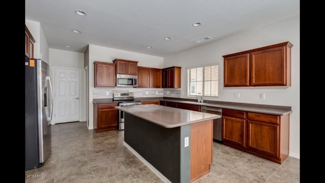 Building Photo - 1933 W Davis Rd