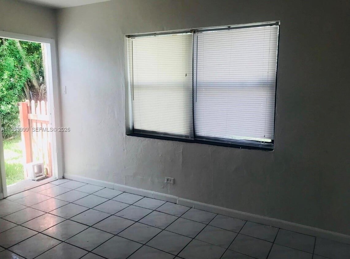 Foto del edificio - 4548 SW 33rd Ave