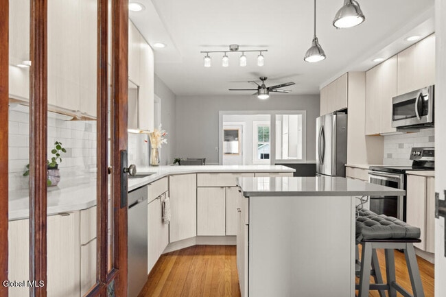 Building Photo - 2415 W Old State Rd