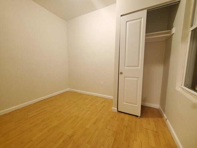 Foto del edificio - 216 Clerk St
