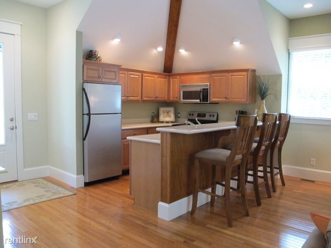 Building Photo - 1 br, 1 bath Apartment - 61 Park Way