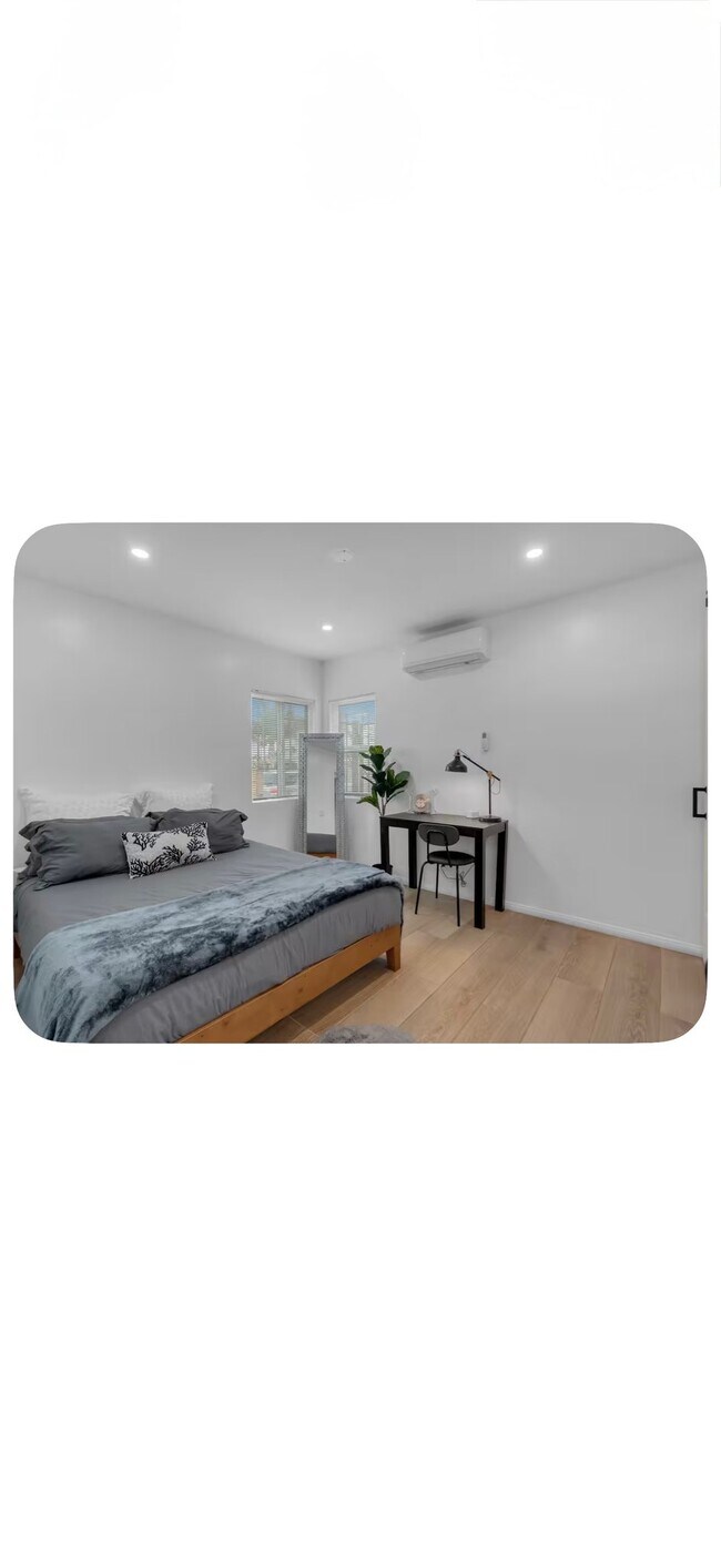Foto del edificio - 15114 Orange Ave