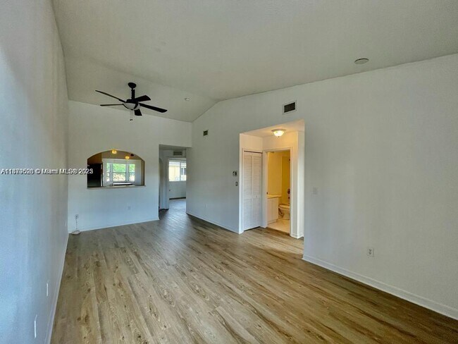 Foto del edificio - 975 NE 33rd Terrace