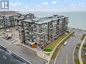 Building Photo - 10 Esplanade Ln