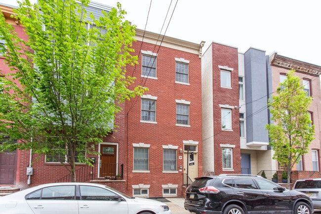 Small Well Maintained Building - 763 S 15th St