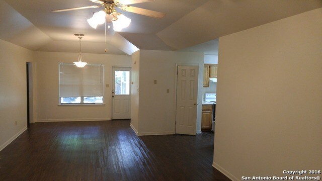 Foto del edificio - 123 Oak Grove Dr