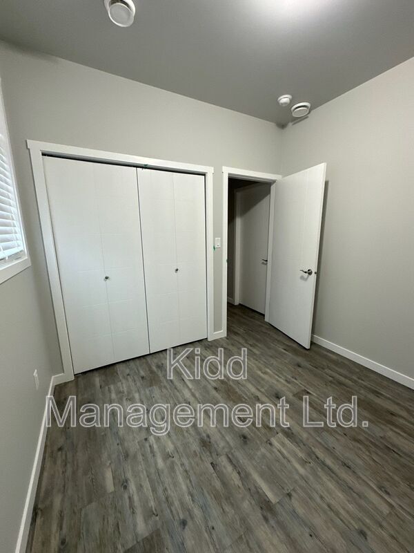 Photo du bâtiment - 3850 Glendale Dr