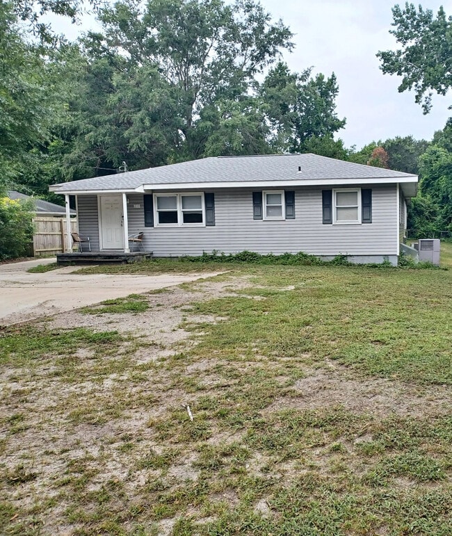 Building Photo - 233 Wood Dale Dr