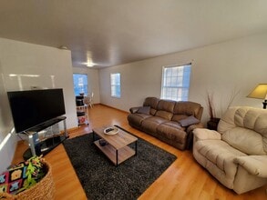 Building Photo - Campus Townhomes