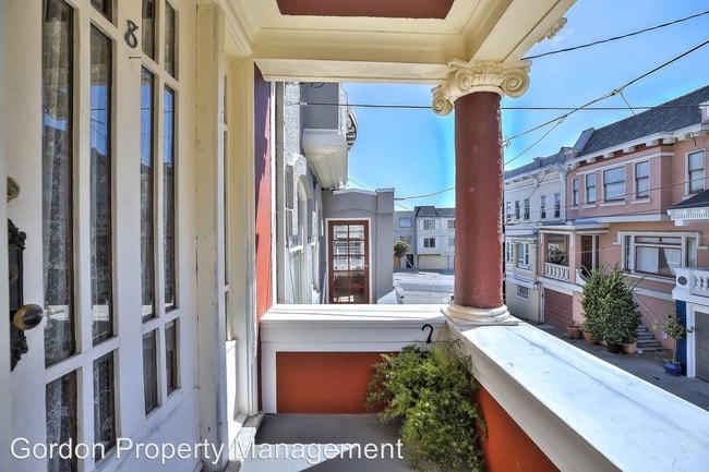 Building Photo - 2 br, 1 bath House - 8 College Terrace