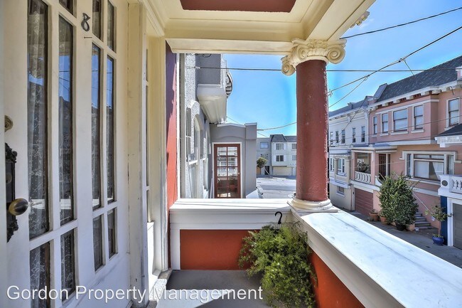 Foto del edificio - 2 br, 1 bath House - 8 College Terrace
