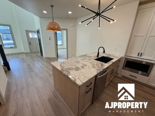 Building Photo - 8609 W Shoreline Pl