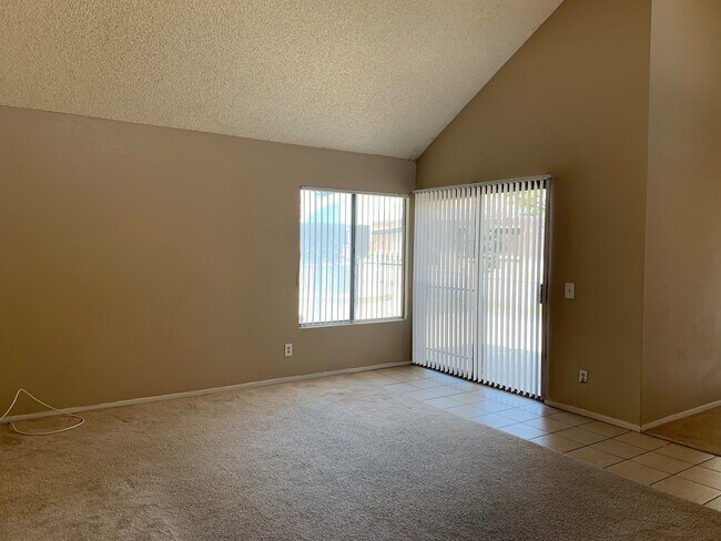 Foto del edificio - MORENO VALLEY 4+2.5 WITH POOL AVAILABLE Fe...