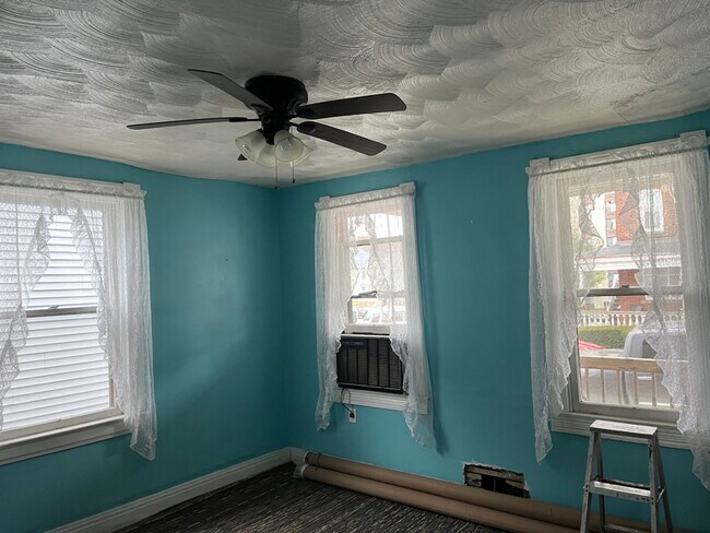 Foto del edificio - 211 W 2nd St