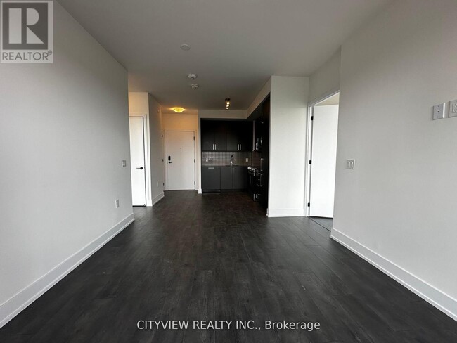 Photo du bâtiment - 2450-2450 Old Bronte Rd