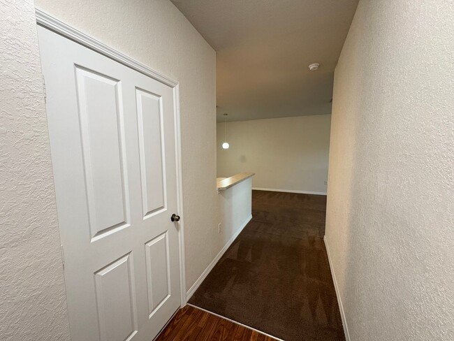 Building Photo - 1003