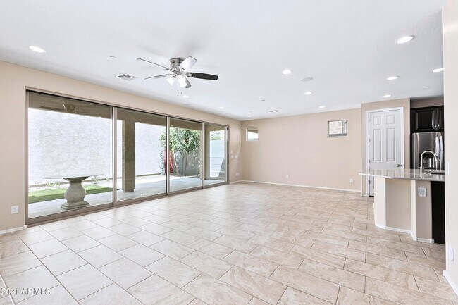 Foto del edificio - 4634 E Tierra Buena Ln