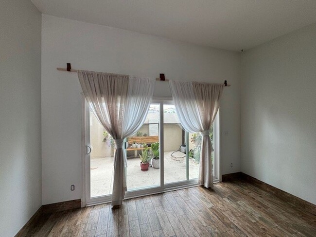 Foto del edificio - Beautifully Renovated 2-Bedroom Home in Tr...