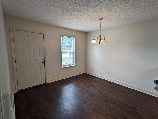 Foto del edificio - 3960 Rodnor Forest Ln