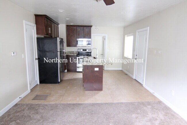 Foto del edificio - 1 Bed 1 Bath Lower Unit