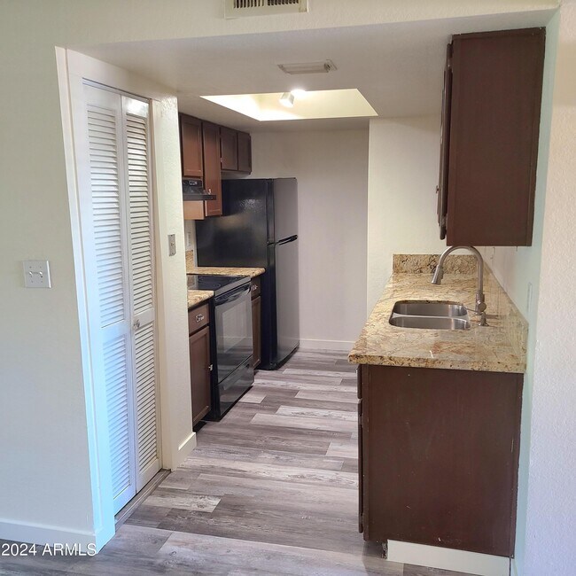 Foto del edificio - 4211 E Palm Ln