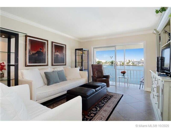 Building Photo - 300 Golden Isles Dr