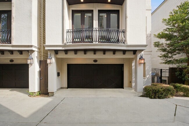 Building Photo - 1108 Peveto St