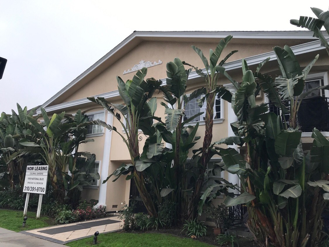 Foto principal - 11810 National Blvd