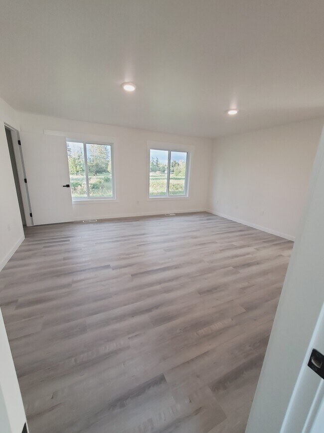 Building Photo - 5541 Guide Meridian