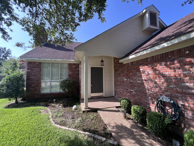 Building Photo - 529 Stratmore Dr