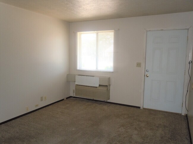 Building Photo - 604 Patty Dr