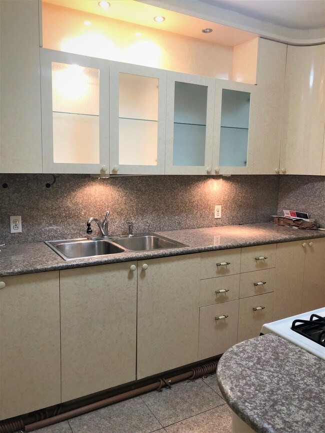Foto del edificio - 1717 E 14th St