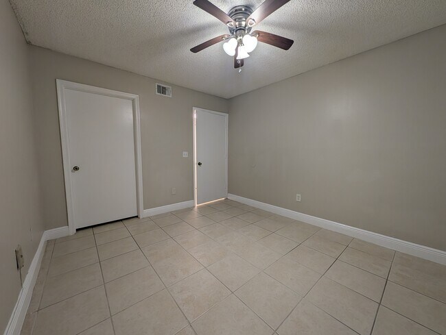 Foto del edificio - 3690 N 56th Ave