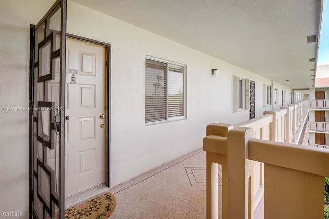 Foto del edificio - 2 br, 2 bath House - 6585 Kensington Ln Ap...