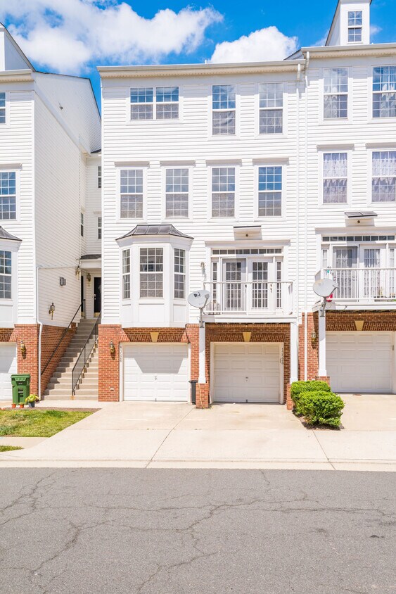 Primary Photo - 13661 Venturi Ln
