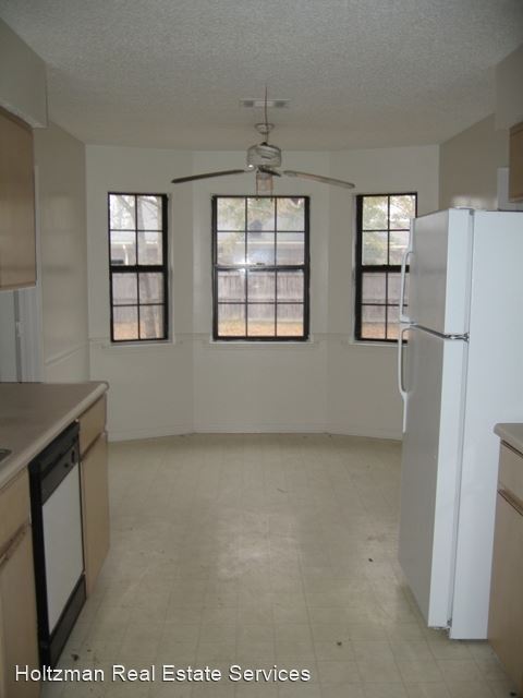 Building Photo - 3 br, 2 bath House - 1527 Woodcrest Circle