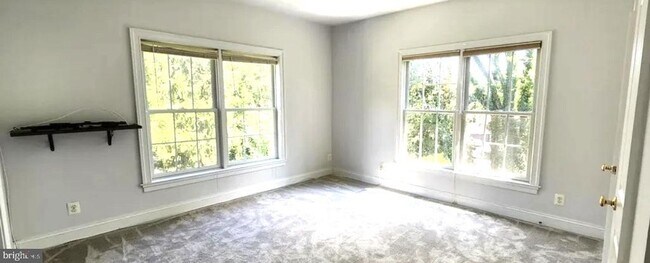 Foto del edificio - 1310 Forestwood Dr
