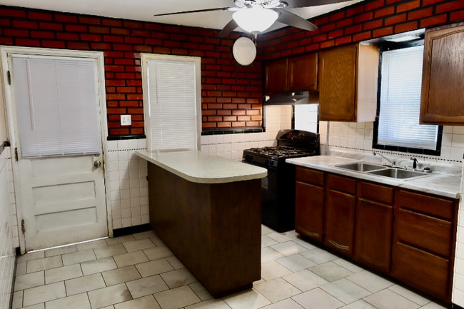 Foto del edificio - 8821 Goodfellow Blvd