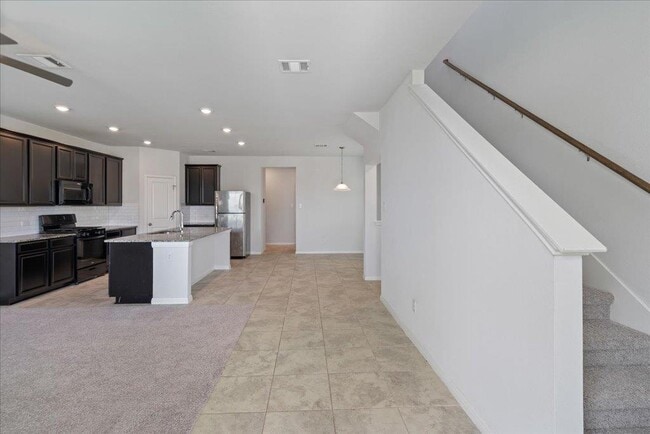 Building Photo - 5711 Pleasanton Pkwy