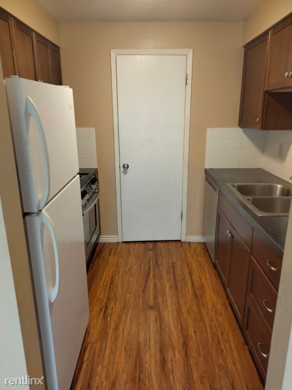 Building Photo - 753 Meadows Dr
