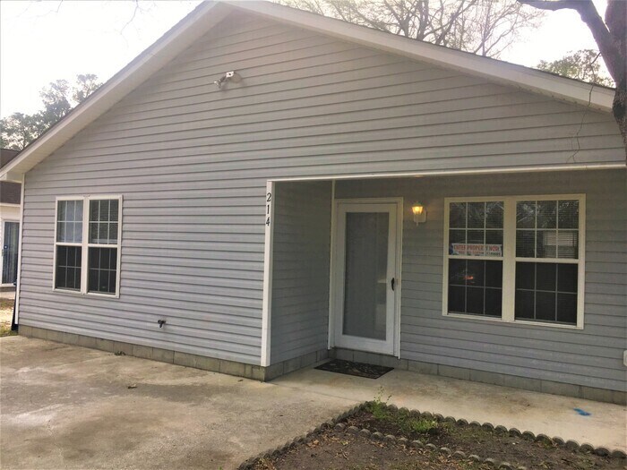 Foto principal - Cute one level Cottage 3 BR home close to ...