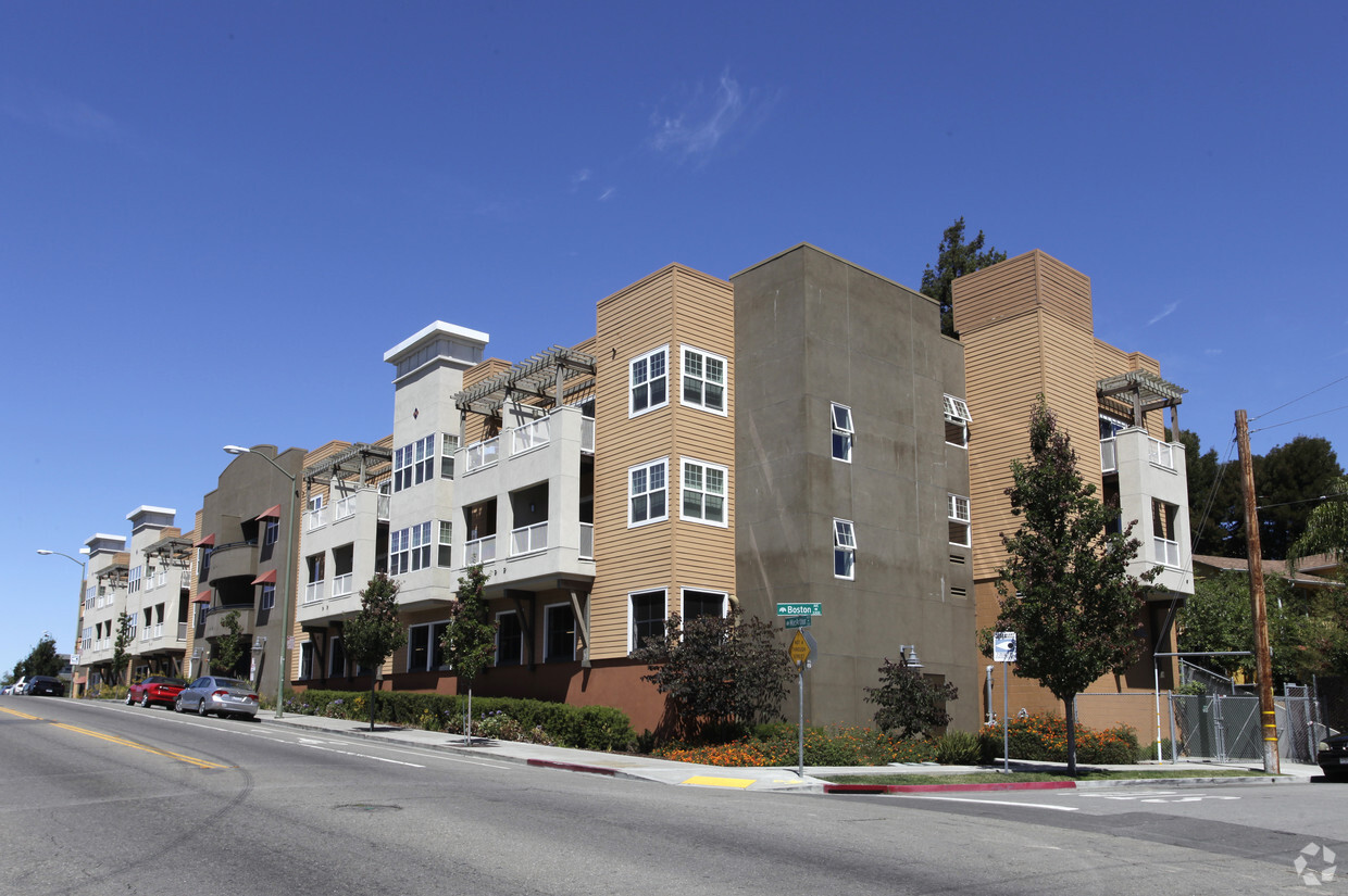 Primary Photo - Lincoln Court Senior Apartment