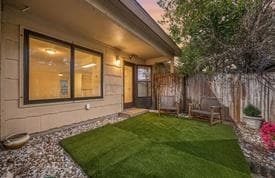 Building Photo - 8235 Summer Side Dr