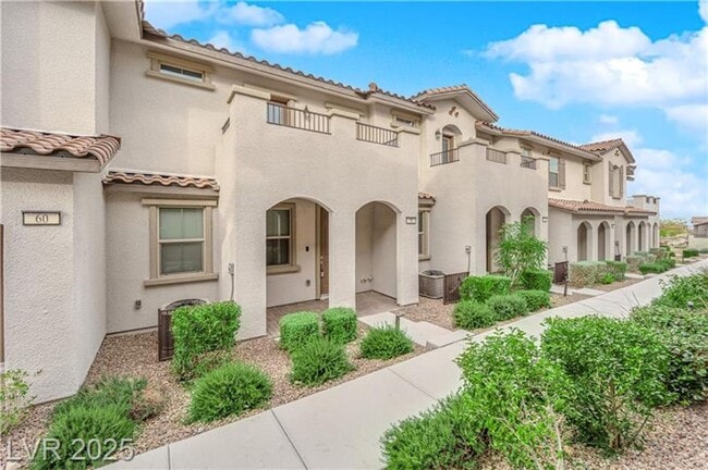 Foto del edificio - GORGEOUS FURNISHED TOWNHOME IN SUMMERLIN!!!