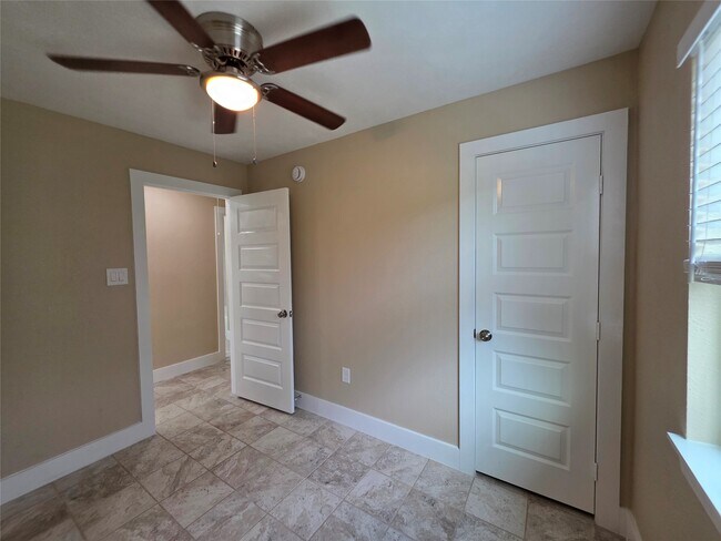 Foto del edificio - 2306 19th Ave N