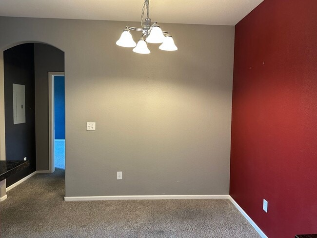 Building Photo - Beautiful 2Bd 1Bath Condo Close to Everything